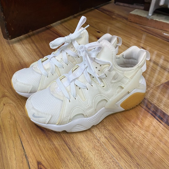 AIR HUARACHE CRAFT SNEAKER IN SUMMIT WHITE, ROSEWOOD, WOLF GREY, & BLACK - Picture 3 of 13